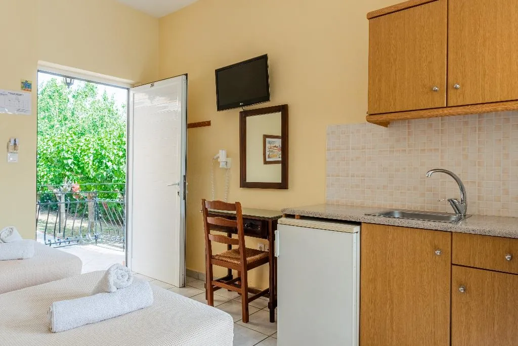 STUDIO CAPACITY 3 Room, Village Inn, Zante