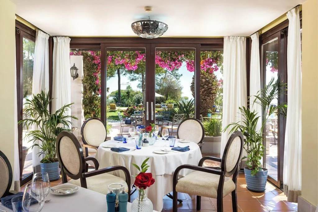 Restaurant, Pine Cliffs Residence, Algarve