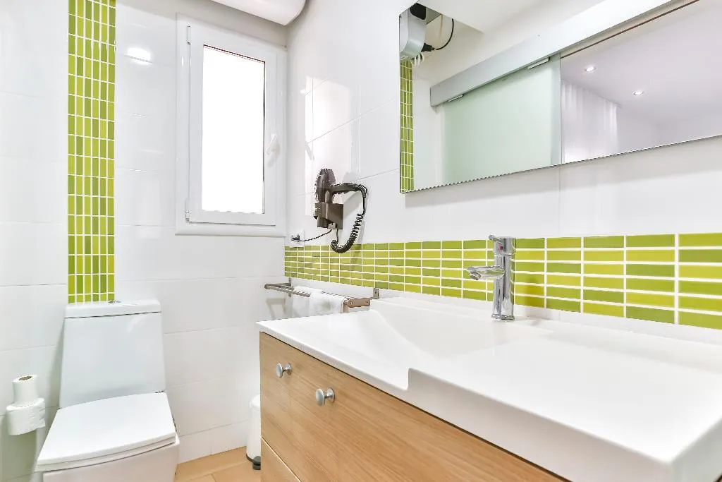 TRIPLE STANDARD Room, Laramond Barcelona Rooms, Barcelona