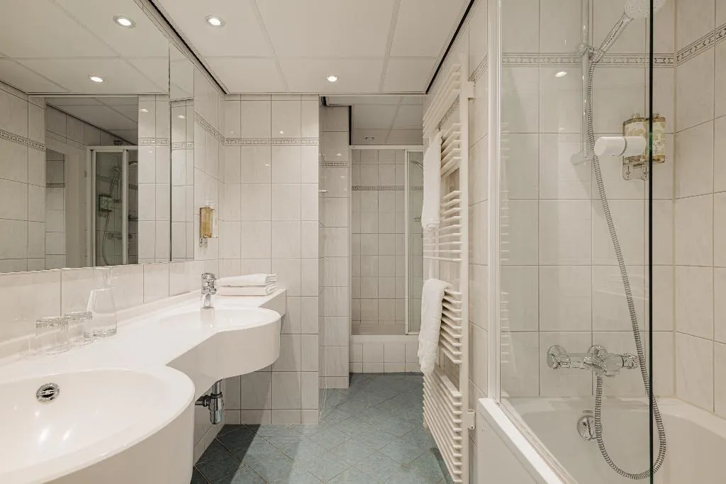 SUITE EXECUTIVE Room, Leonardo Hotel Den Haag Babylon, Amsterdam