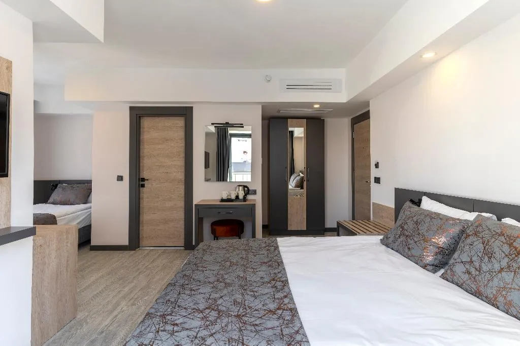 TRIPLE THREE BEDROOMS ONE BATHROOM Room, Irenic Hotel, Antalya