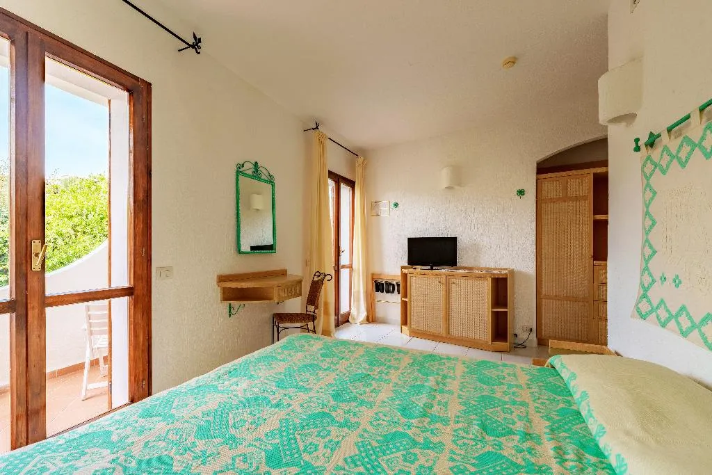 DOUBLE GARDEN VIEW Room, Punta Est, Olbia