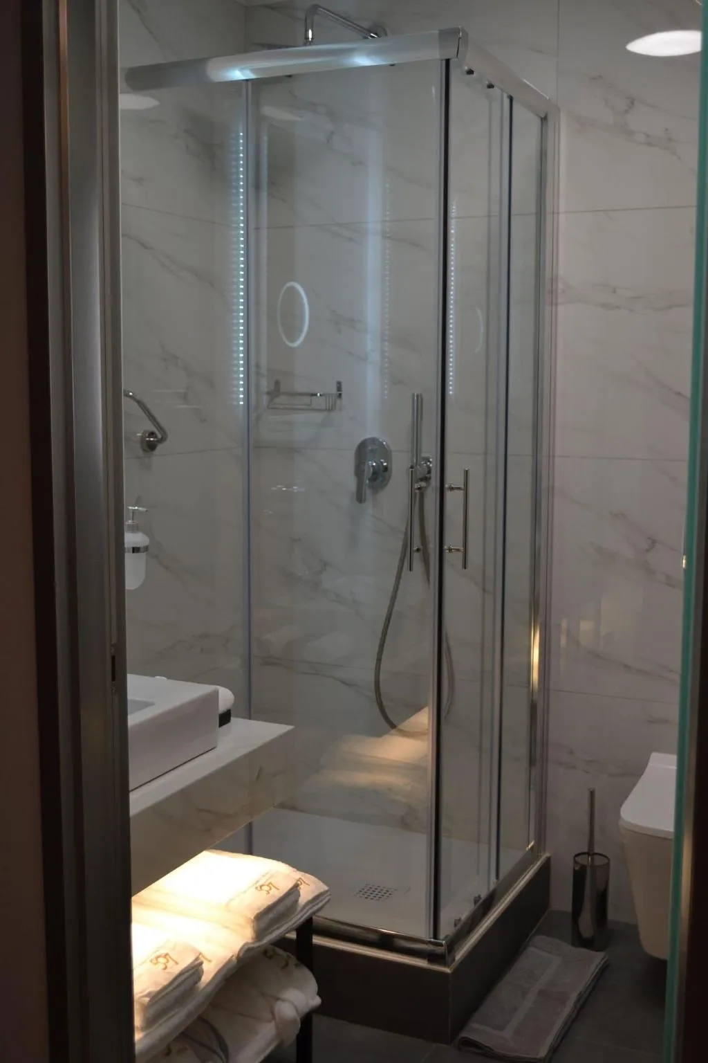 Room, Athens 507, Athens