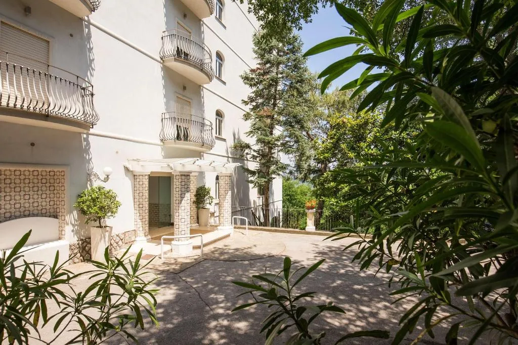 General view, Grand Hotel Hermitage & Villa Romita, Naples