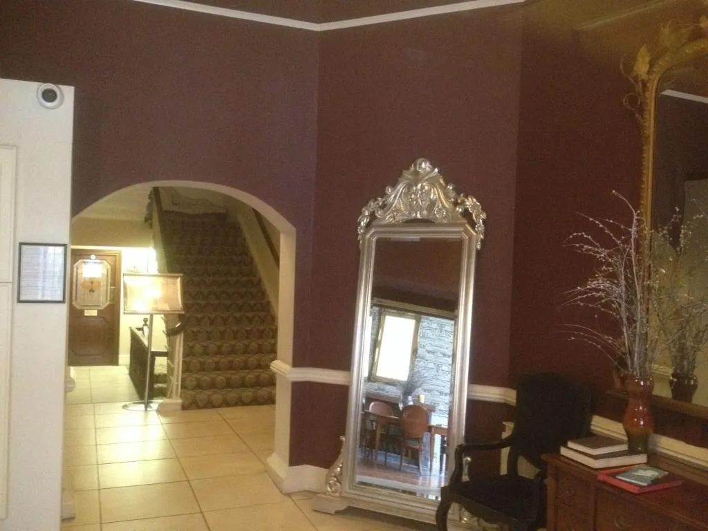 Lobby, Barry's, Dublin