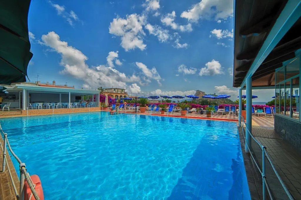Pool, Parco Cartaromana, Naples