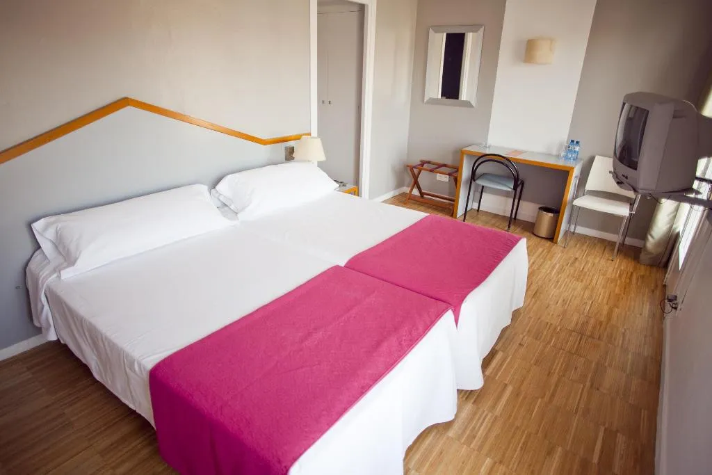 Room, Subur, Costa Brava