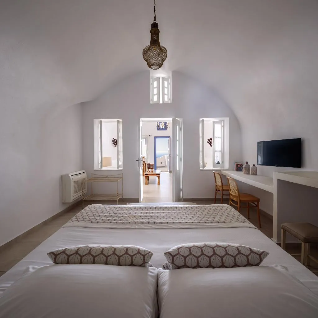 APARTMENT DELUXE WITH JACUZZI Room, Kamares Apartments, Santorini