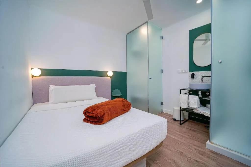 Room, Angelitomad, Madrid