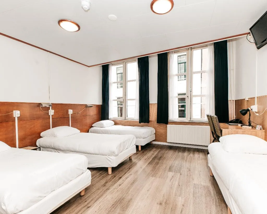 QUADRUPLE STANDARD Room, Hotel Van Gelder, Amsterdam