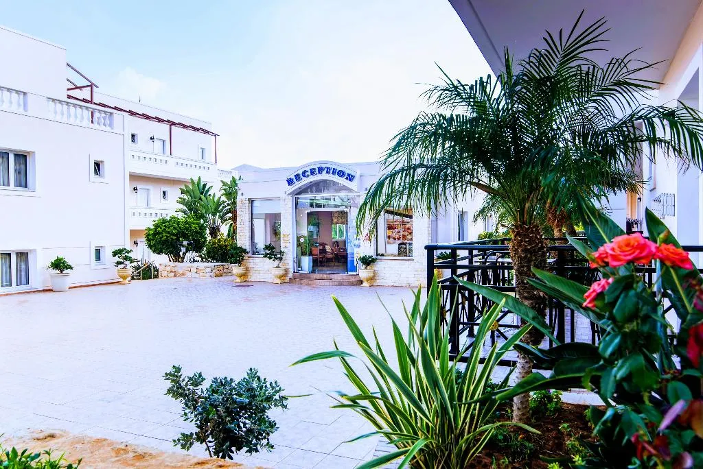 Lobby, Yiannis Manos, Crete
