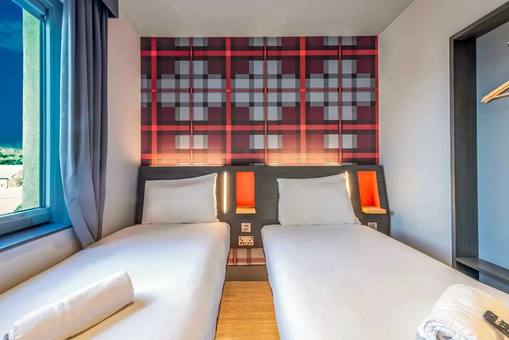 TWIN STANDARD Room, easyHotel Dublin City Centre, Dublin