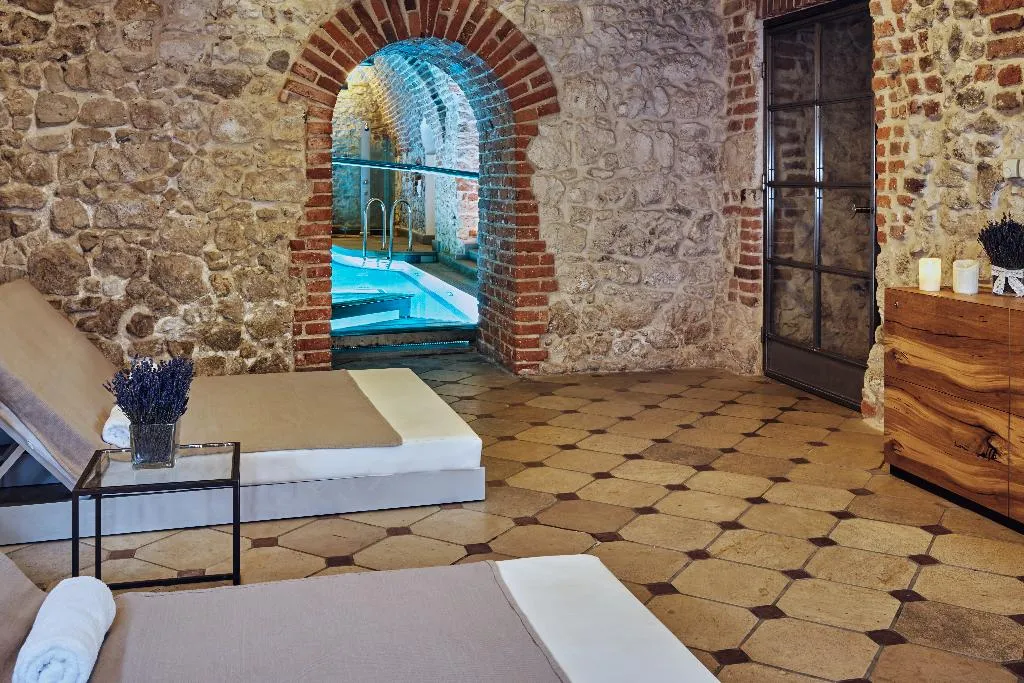 Pool, Copernicus, Krakow