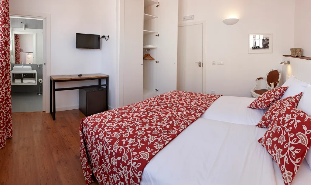 Double or Twin STANDARD Room, Casa das Aguarelas, Lisbon