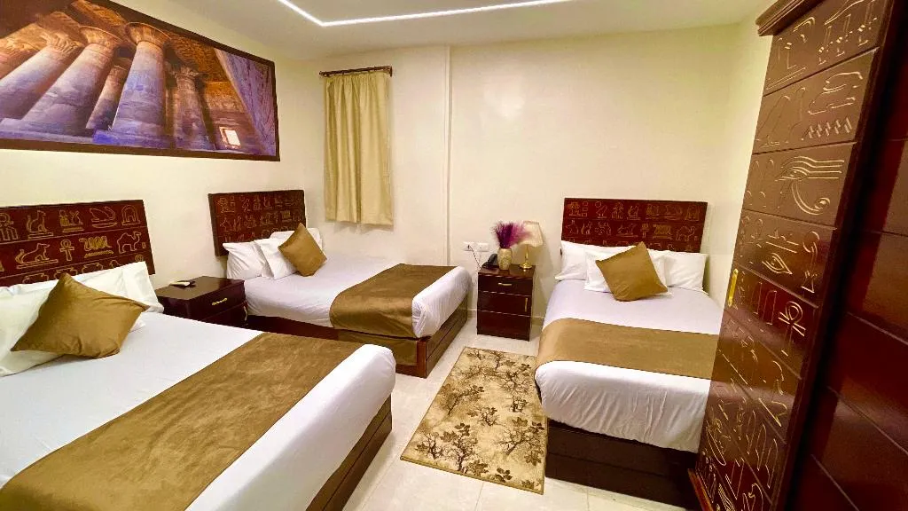 TRIPLE THREE BEDS Room, Nemes Pyramids View Inn, Cairo