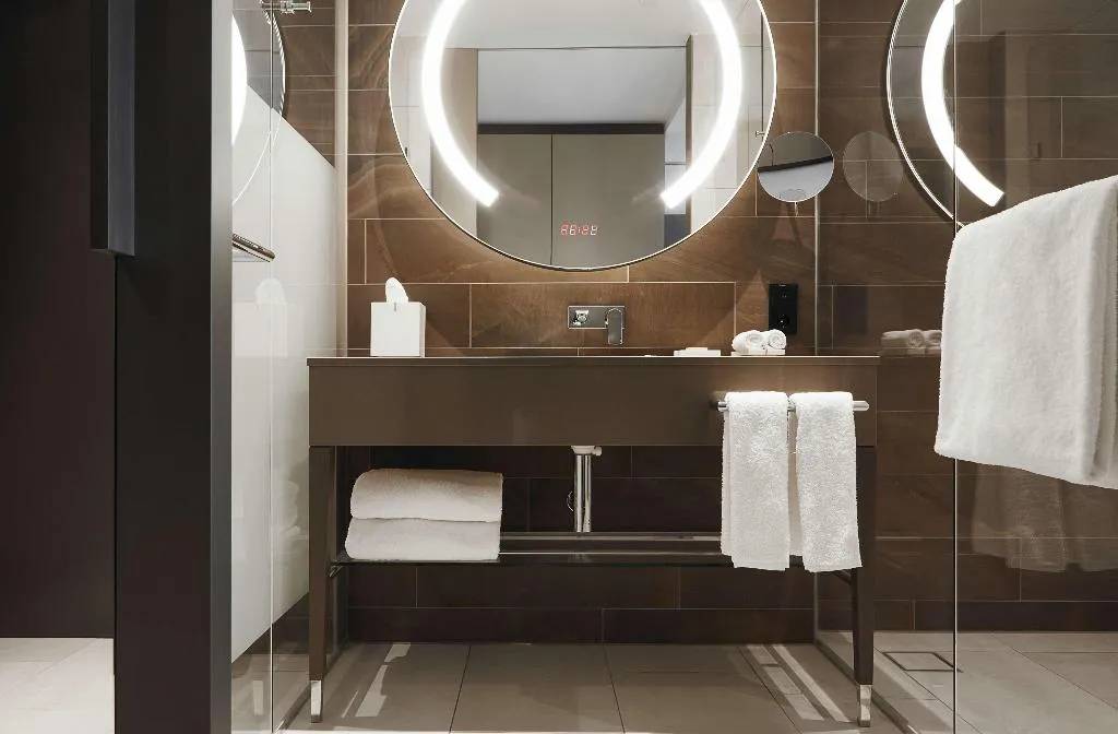 Room, Hyatt Regency Amsterdam, Amsterdam