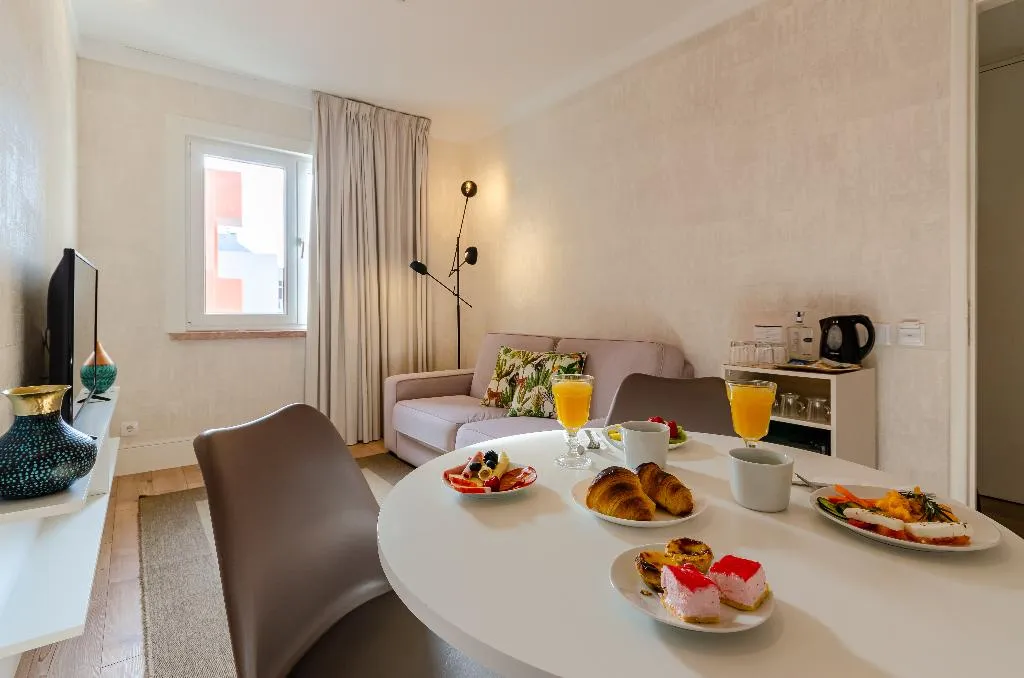 FAMILY ROOM CAPACITY 4 Room, LX51 Lisbon Center - Studios & Suites by APT IIN, Lisbon