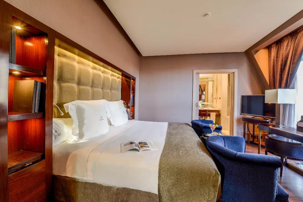 DOUBLE SUPERIOR Room, Casa Fuster, Barcelona