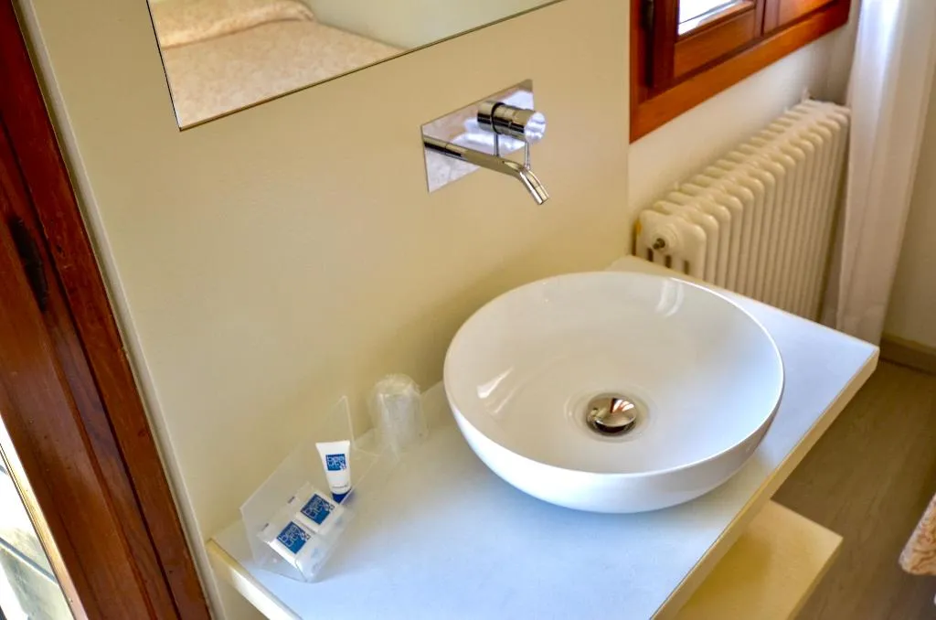 SINGLE WITH SHARED BATHROOM Room, Locanda Silva, Venice