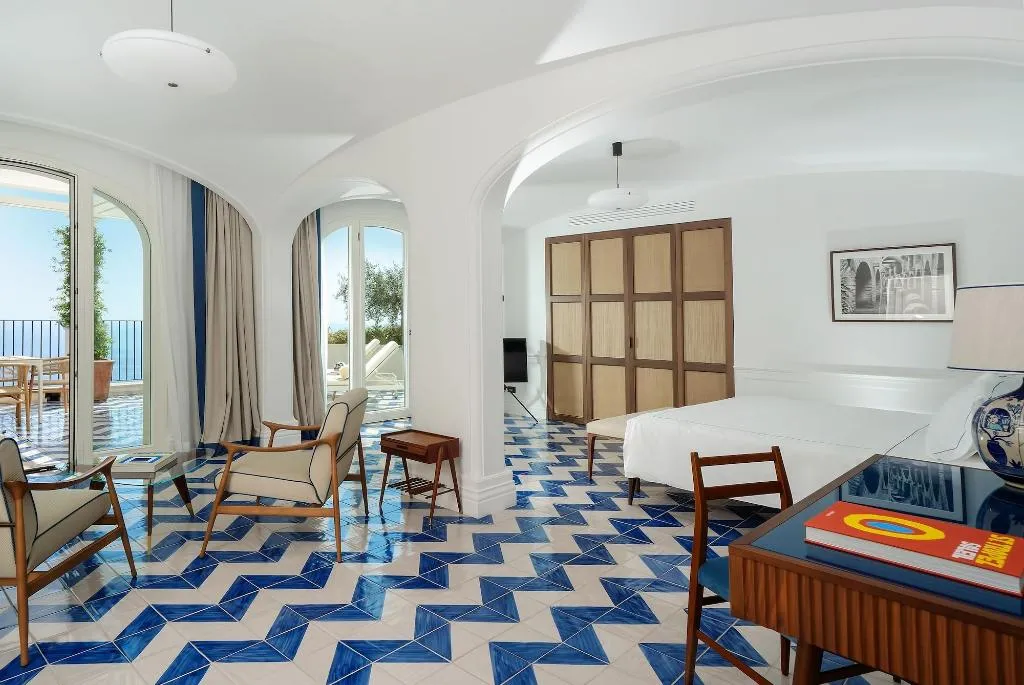 Room, Borgo Santandrea, Naples