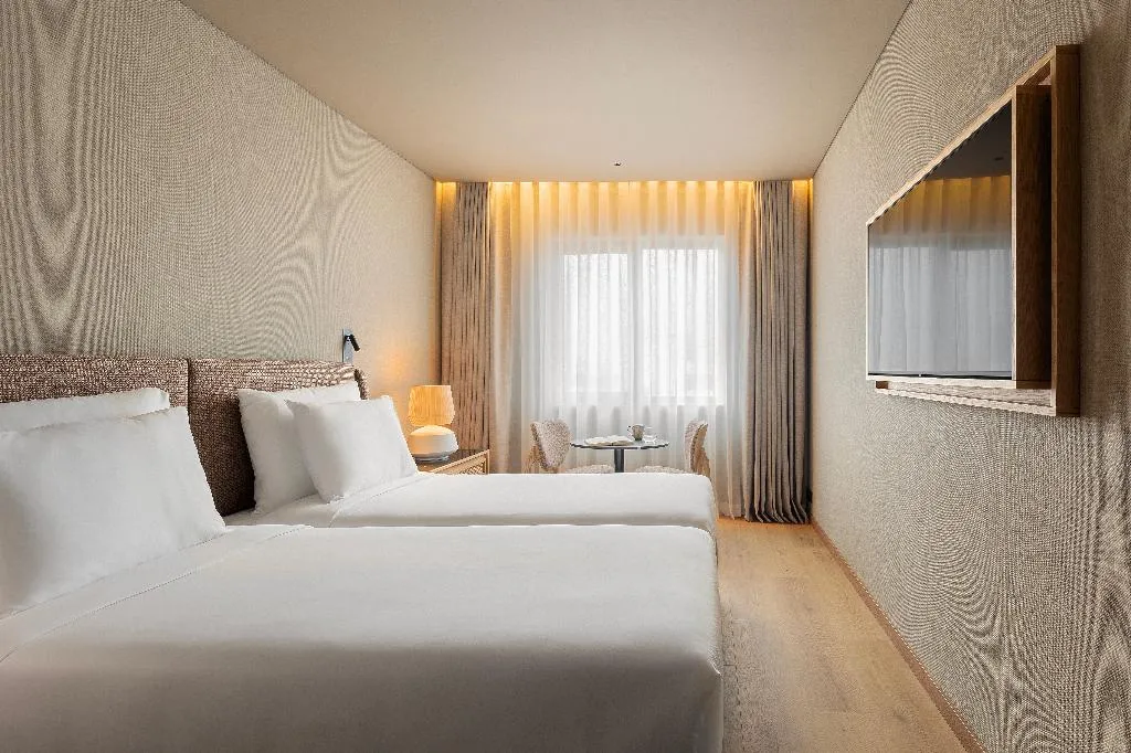 Double or Twin STANDARD Room, Evolution Valbom, Lisbon