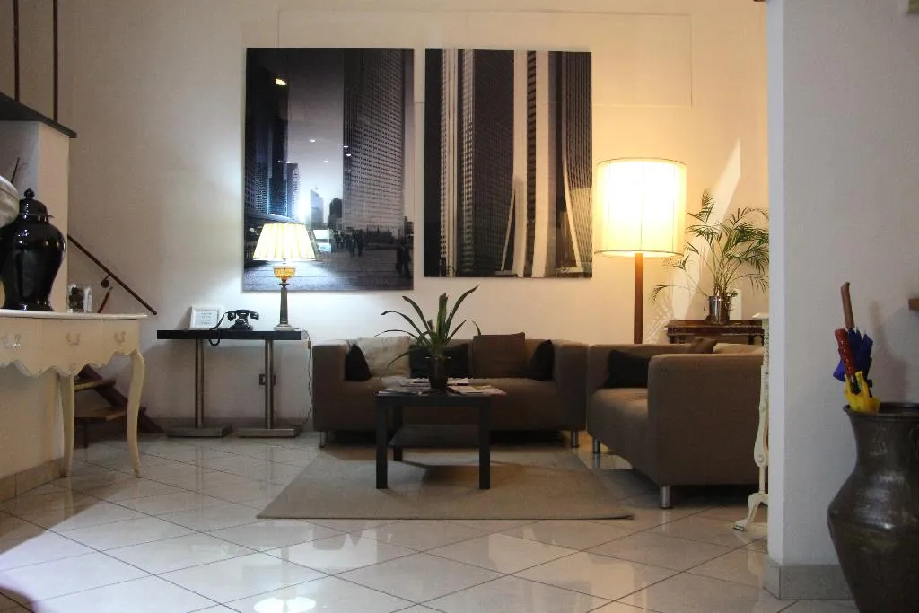 Lobby, Alex, Florence