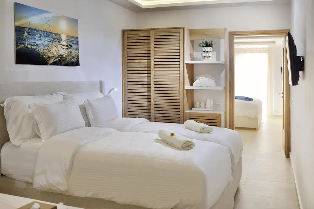 SUITE WITH JACUZZI Room, Nissaki Boutique Hotel, Mykonos