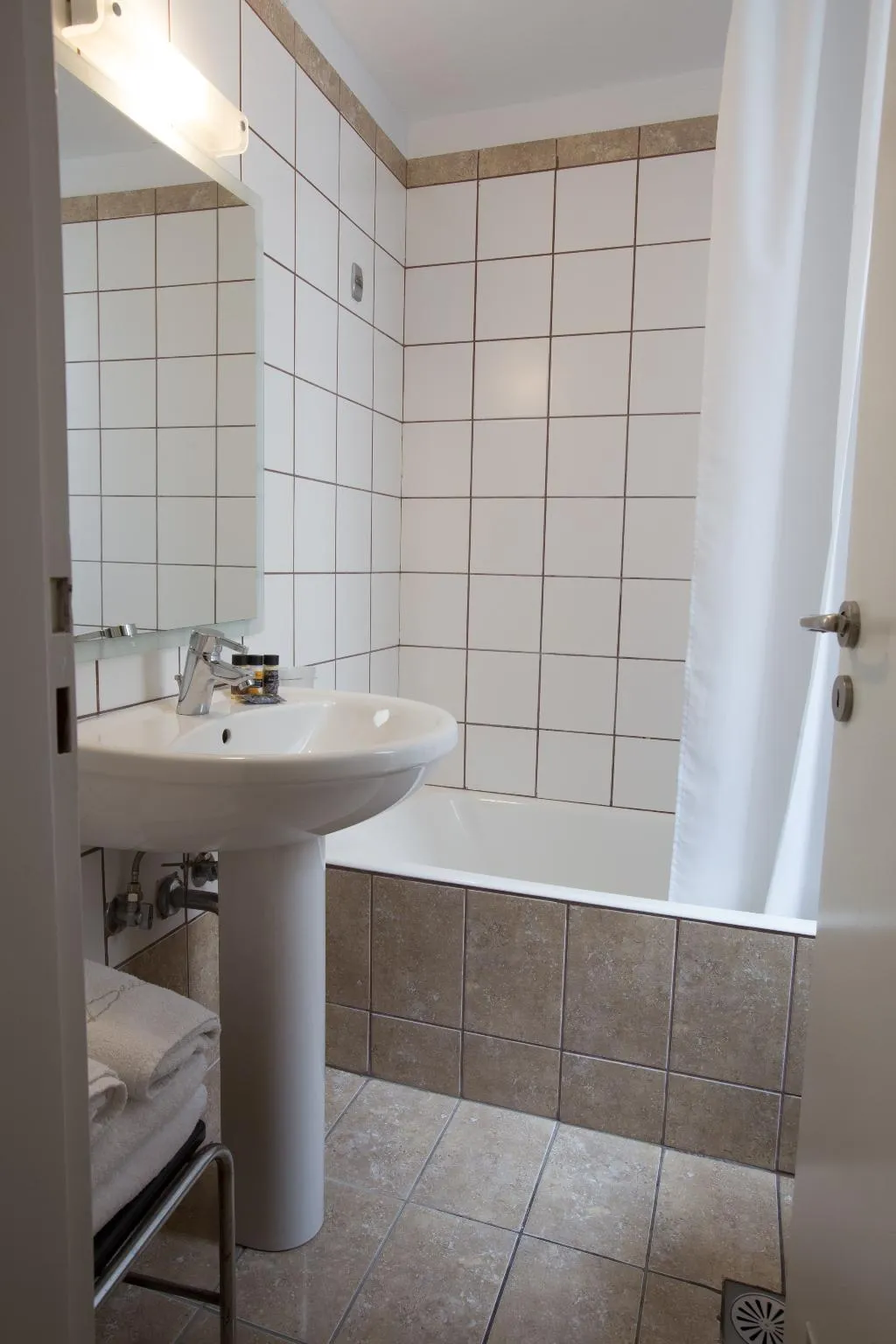 Double or Twin STANDARD Room, Delice Hotel & Family Apartments, Athens
