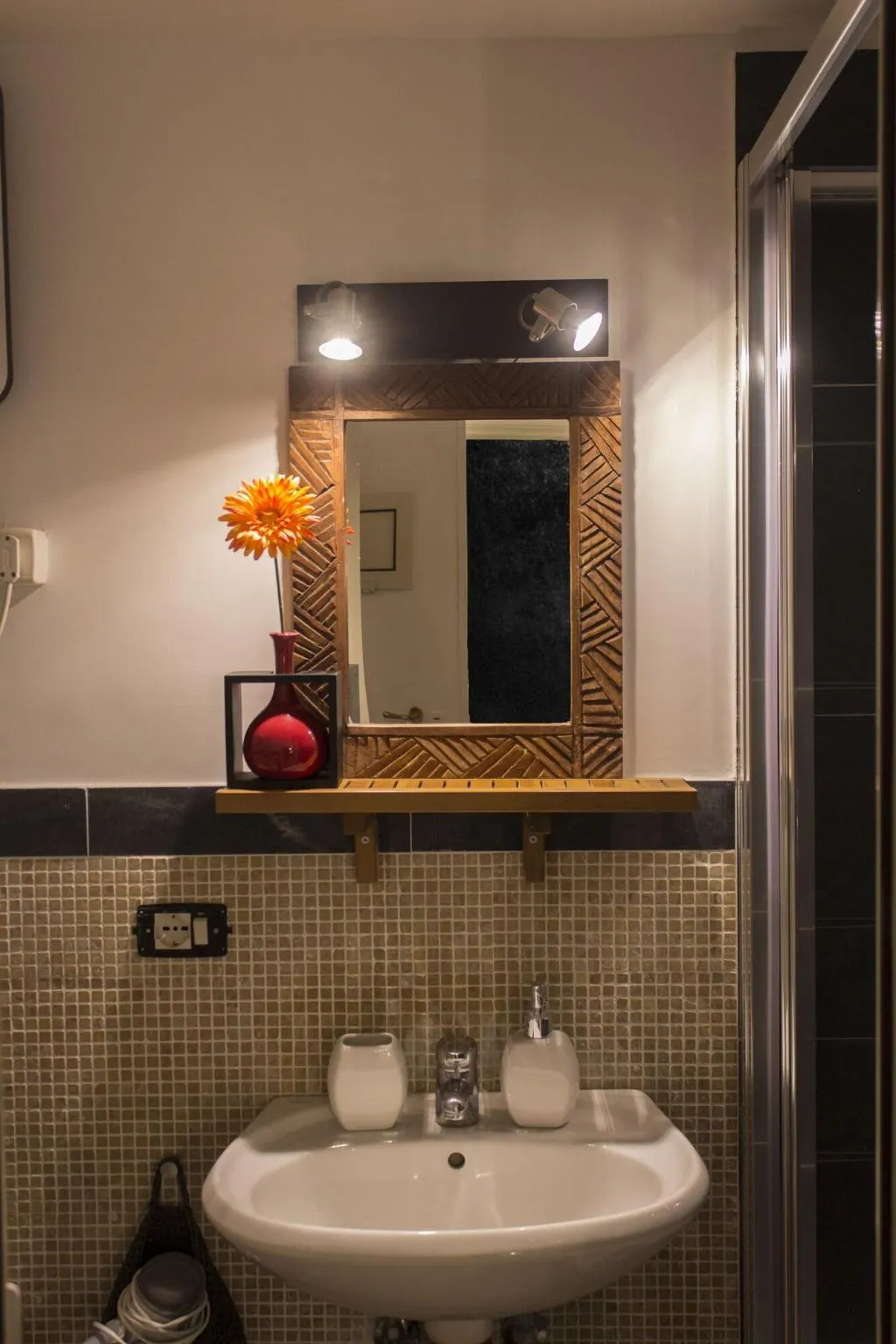 Room, Sui Tetti Di Napoli, Naples