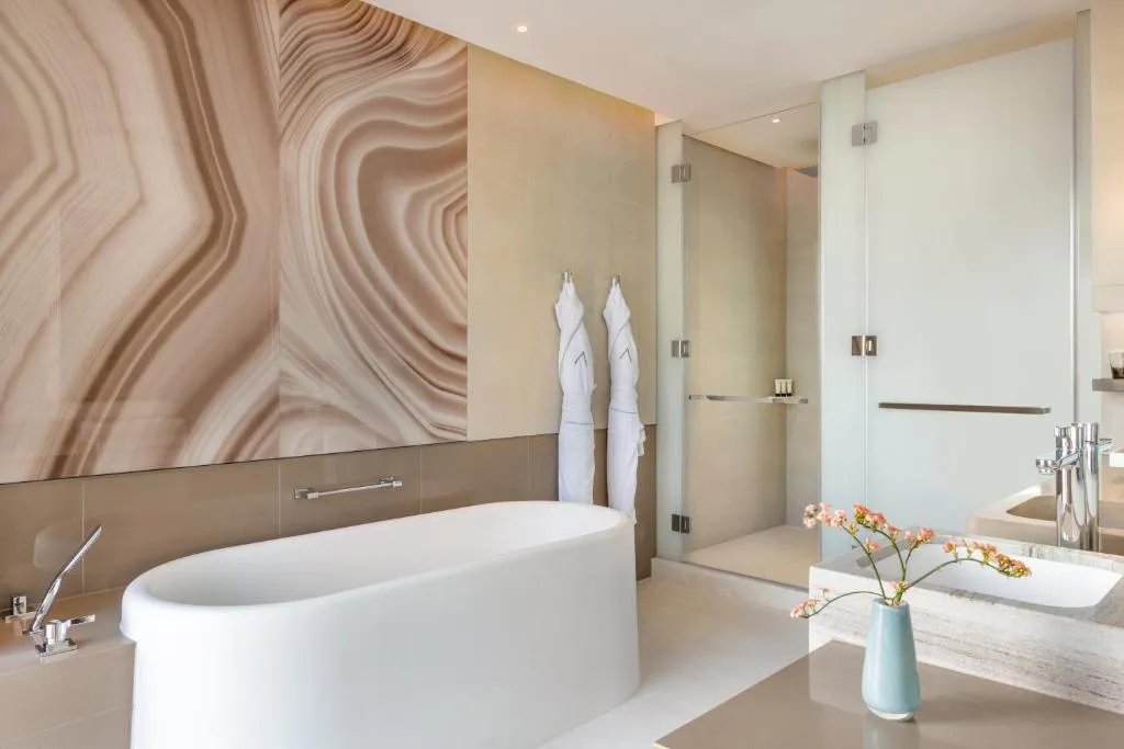 DOUBLE DELUXE SEA VIEW Room, Address Beach Resort, Dubai