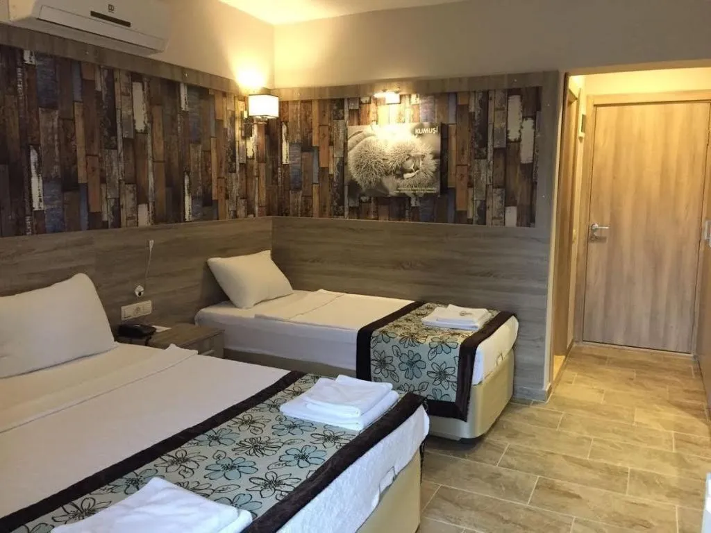 Room, Street61 Studios, Dalaman