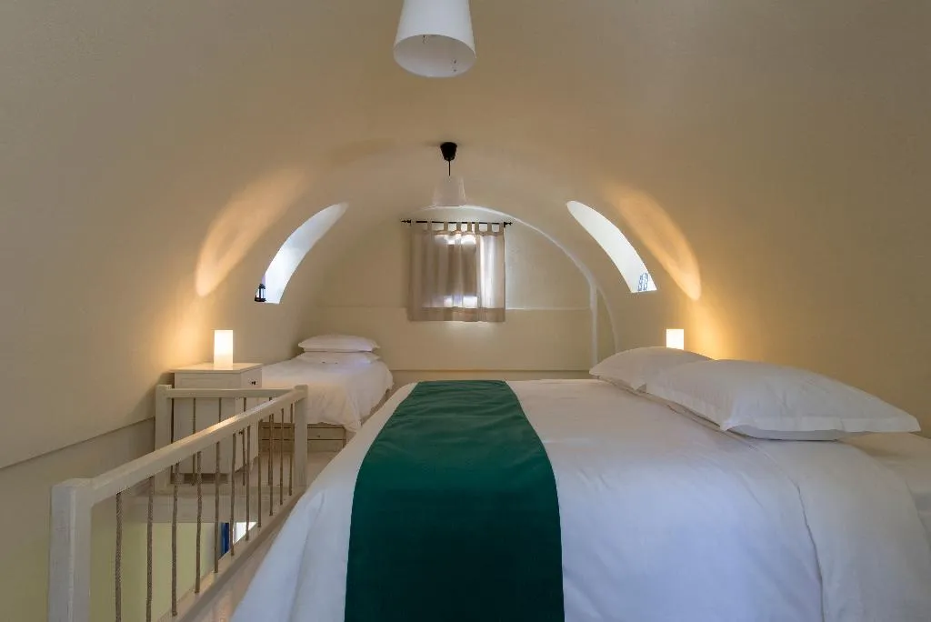 JUNIOR SUITE STANDARD Room, Earino Suites and Villas, Santorini