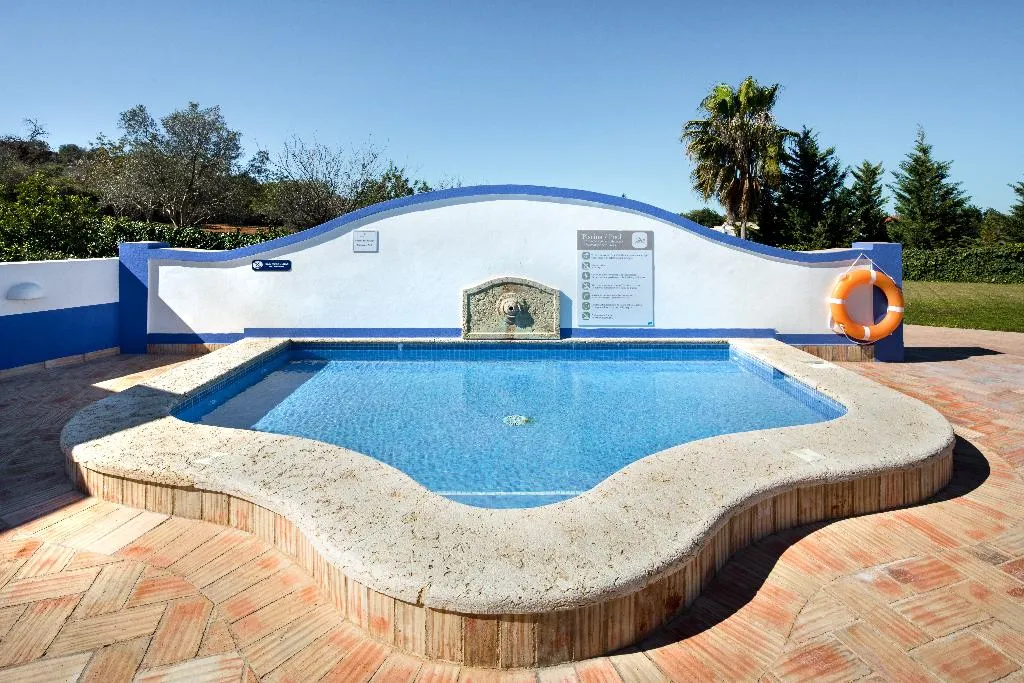 VILLA THREE BEDROOMS Room, Shantivillas, Algarve