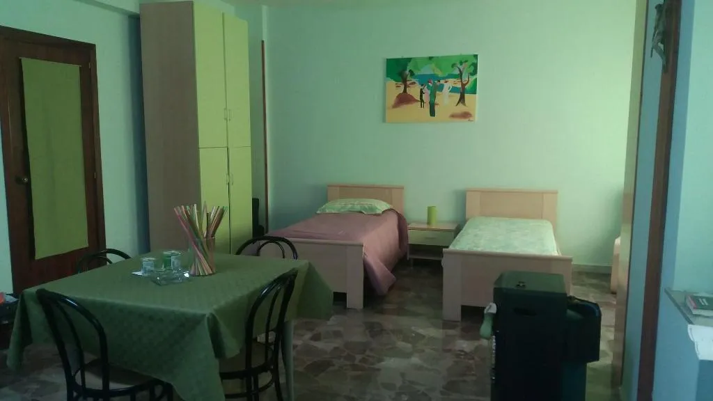 Room, B&B Central City, Naples