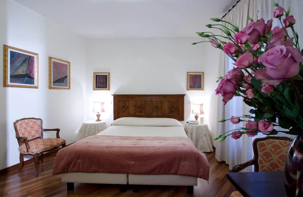 Double or Twin STANDARD Room, Columbia, Rome