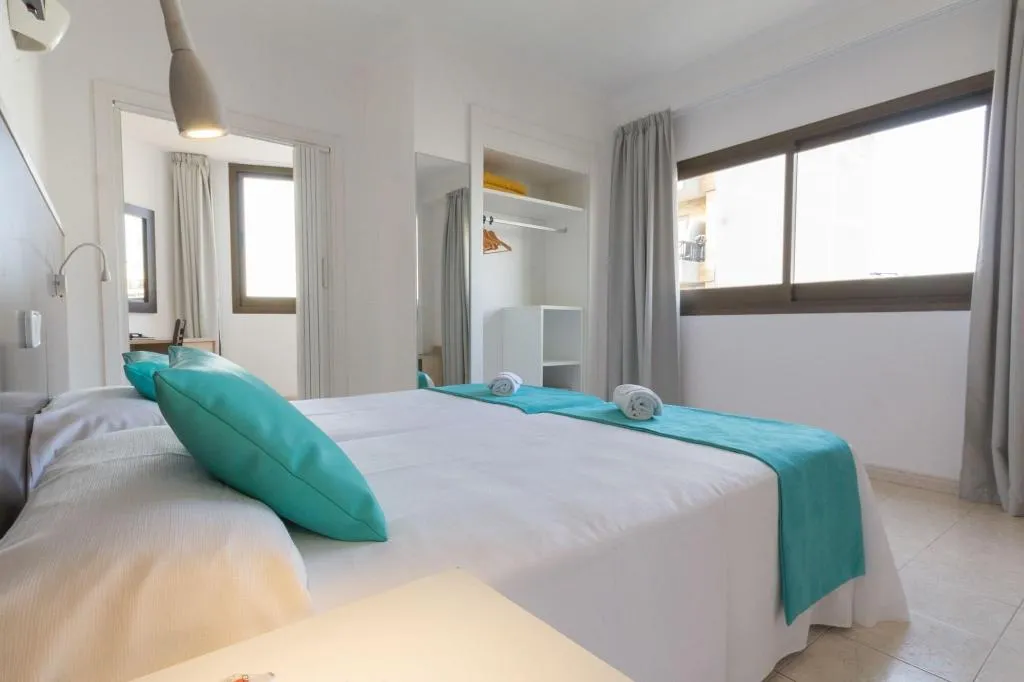 Room, Orosol, Ibiza