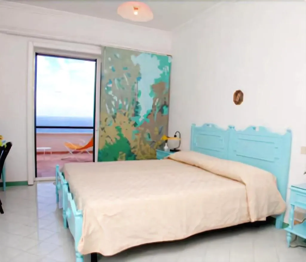 Room, Le Terrazze, Naples