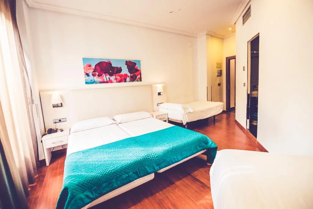 QUADRUPLE STANDARD Room, Hostal Sol Los Angeles, Madrid