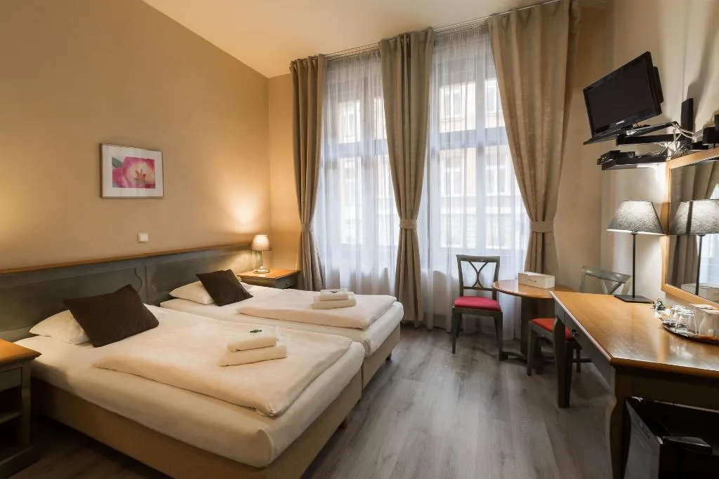 Room, Augustus et Otto, Prague