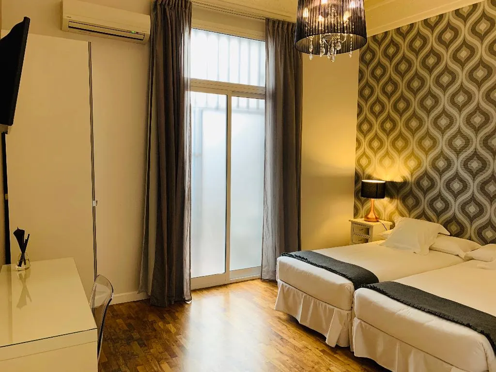 TWIN TWO BEDS Room, Super Balmes Guest House, Barcelona