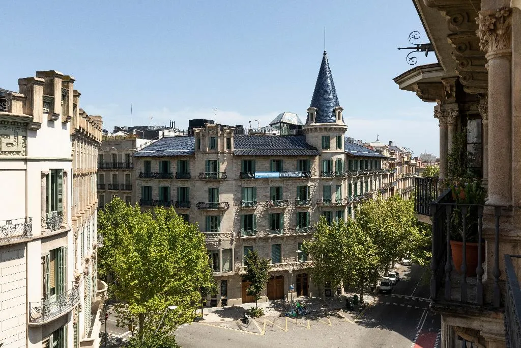 APARTMENT TWO BEDROOMS TWO BATHROOMS Room, Aspasios Urquinaona Design, Barcelona