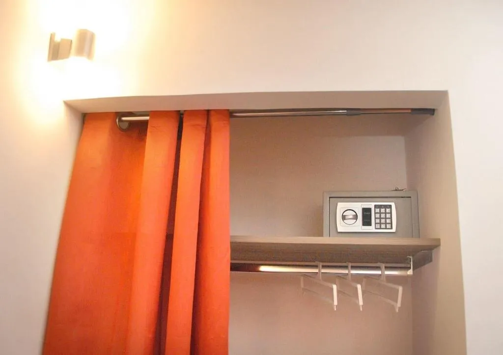 Room, b&b Nonno Ciccio, Naples