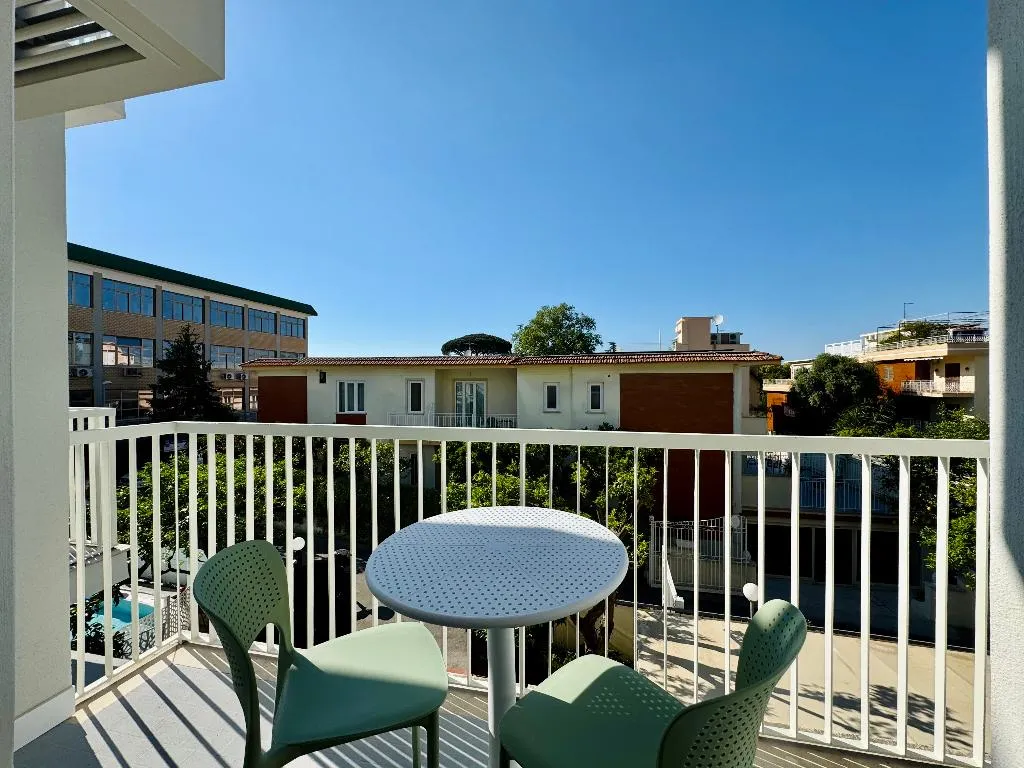 Double or Twin CLASSIC WITH BALCONY Room, Hotel La Pergola, Naples