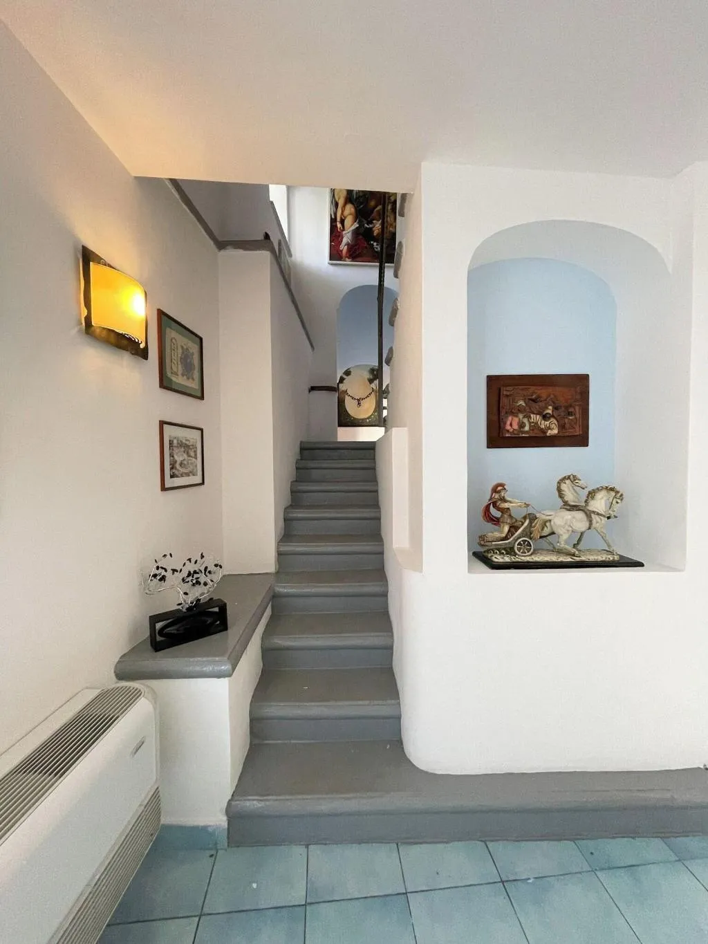 Lobby, Zi Carmela, Naples