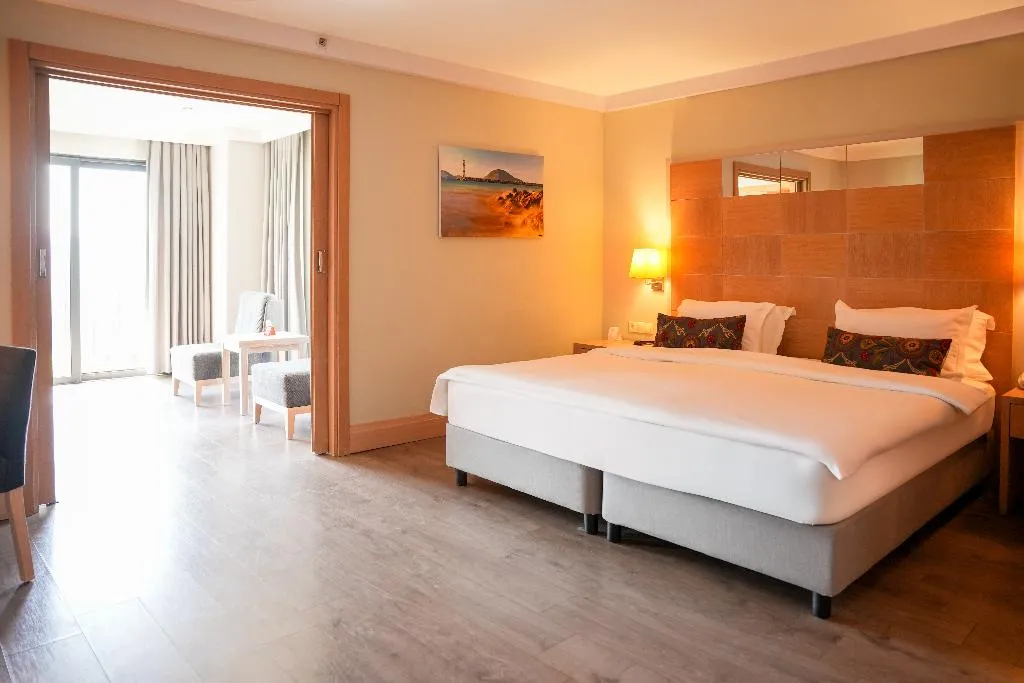 JUNIOR SUITE SEA VIEW Room, Ramada Resort by Wyndham Bodrum, Bodrum