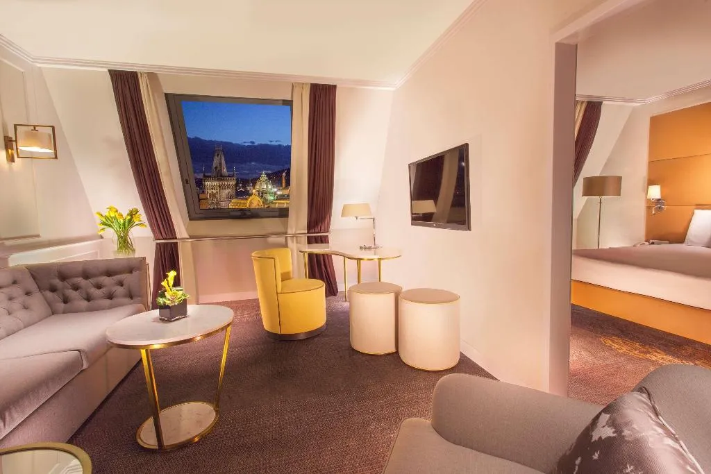 SUITE EXECUTIVE KING BED Room, Hilton Prague Old Town, Prague