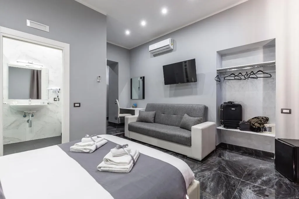 DOUBLE SUPERIOR Room, Hotel Palace Napoli, Naples