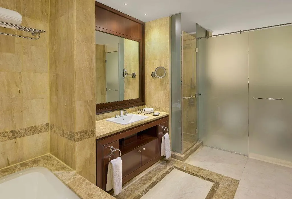 Room CLUB Room, Kempinski Palace Cairo, Cairo