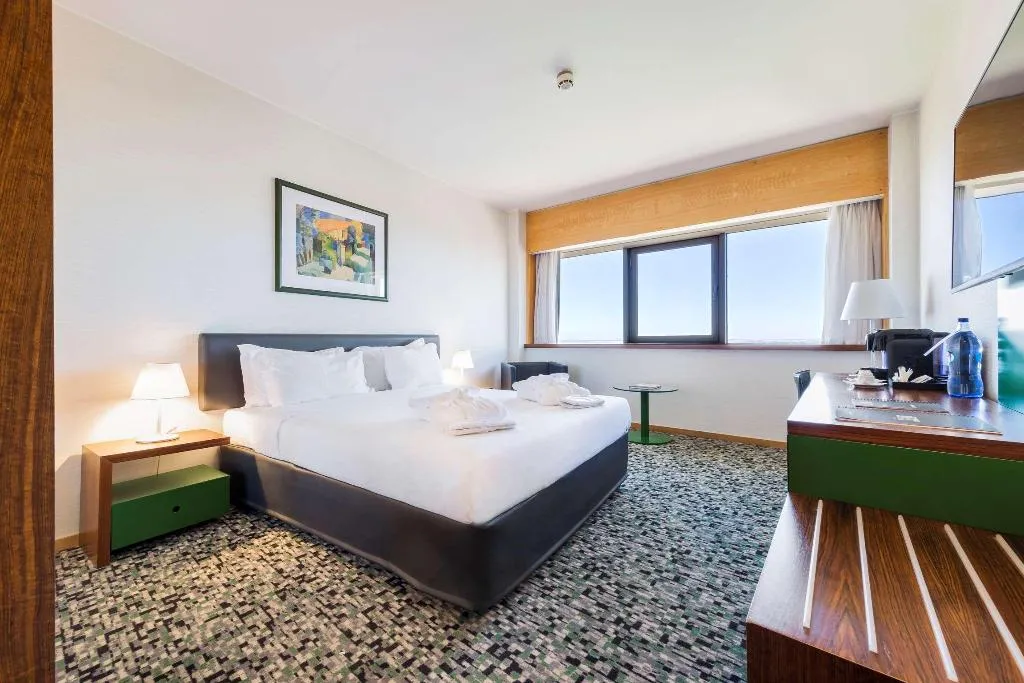 SUITE RIVER VIEW Room, Ramada by Wyndham Lisbon, Lisbon