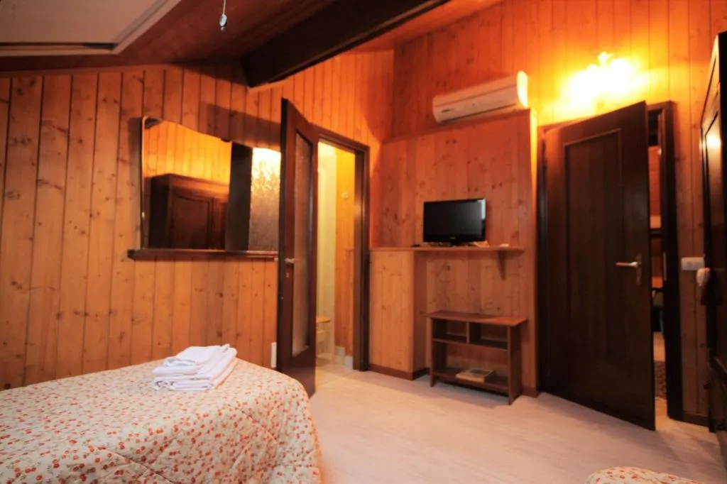 Room, Antica Corte Milanese, Milan